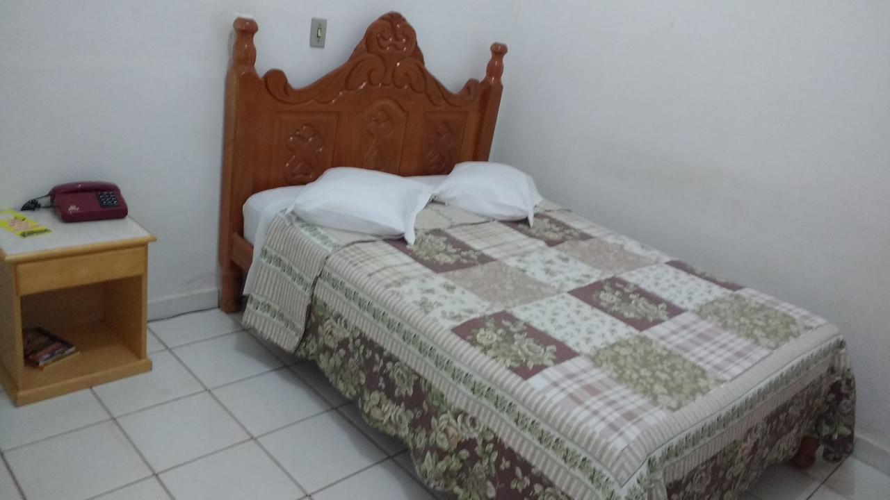 Hotel Nacional Pimenta Bueno Bagian luar foto
